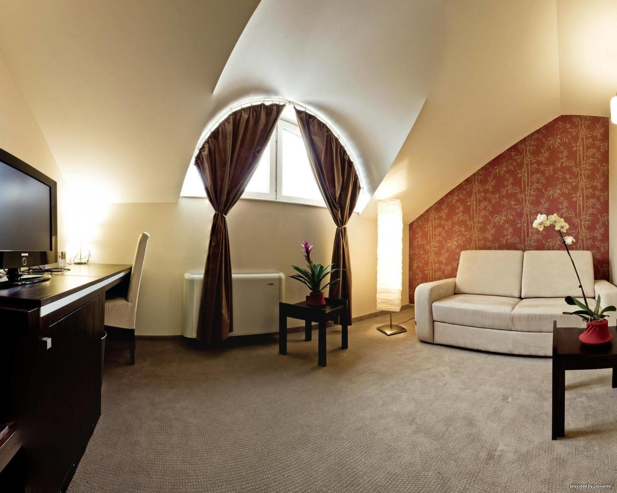 Hotel Forum Garni ซูโบติกา ภายนอก รูปภาพ