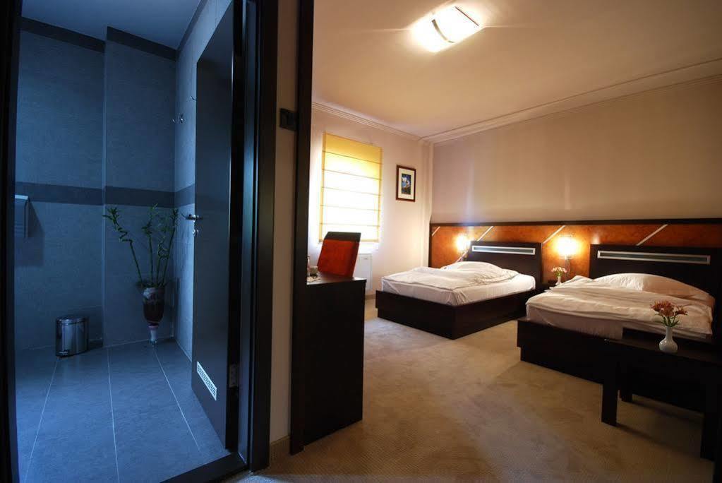 Hotel Forum Garni ซูโบติกา ภายนอก รูปภาพ