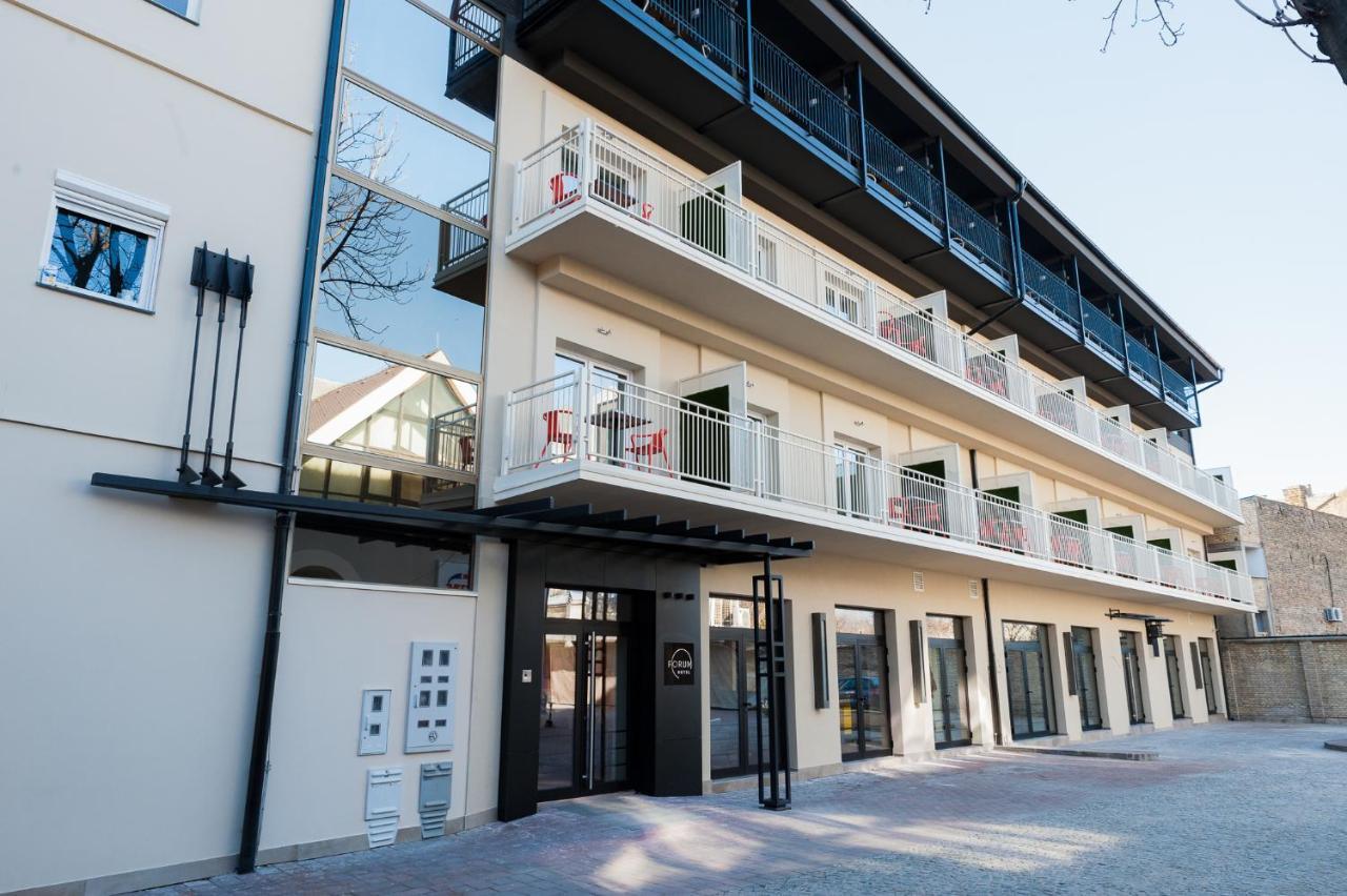 Hotel Forum Garni ซูโบติกา ภายนอก รูปภาพ